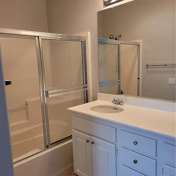 74 Rosenblum #108 — Photo 19