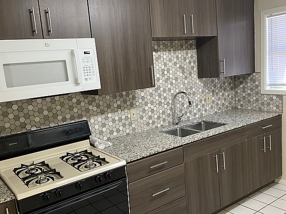 5th image of 1344 Greenwood Dr