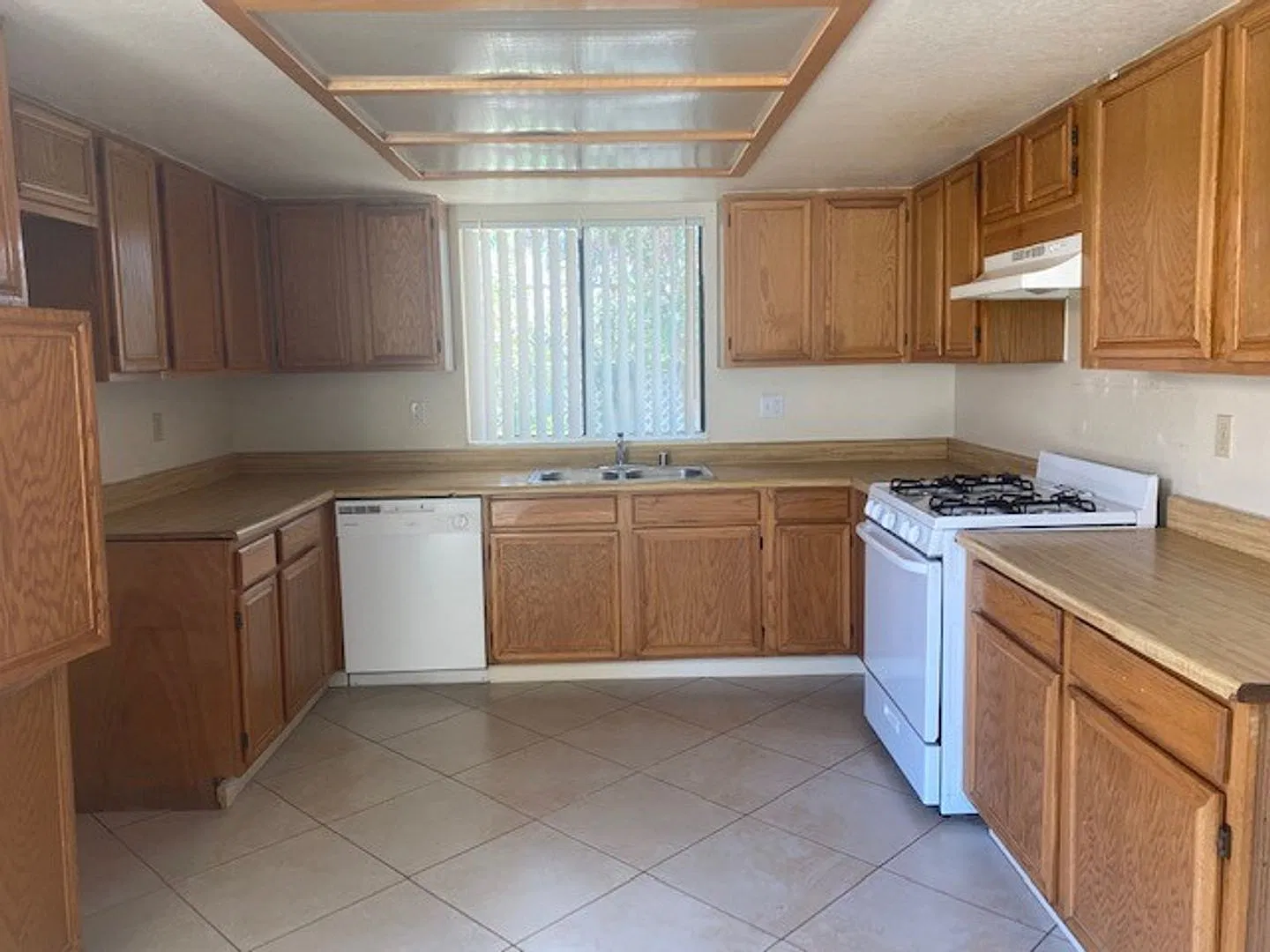 Coming Soon!! 3 Bed / 2 Bath Apartment In Cathedral City — Photo 3