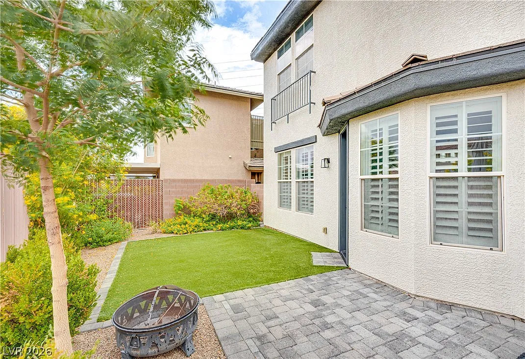 4 bed, 3.0 bath, 2528 sqft, $2,950 — Photo 3