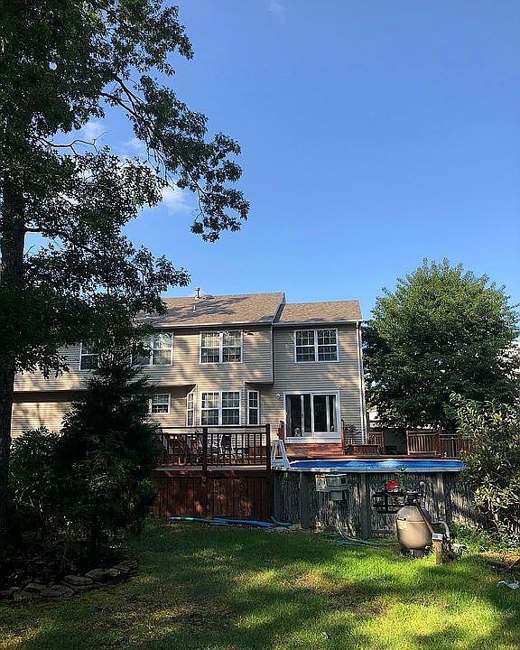 2nd image of 114 Sugarbush Ct