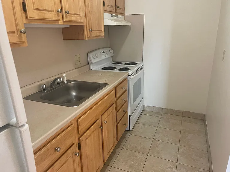 10 Armington St #1 — Photo 8