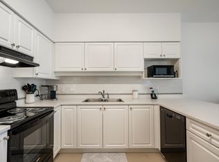 13911 70th Ave #202, Surrey, BC V3W 6B4