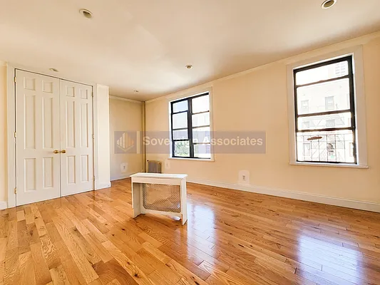 Rented by Sovereign Associates | media 11