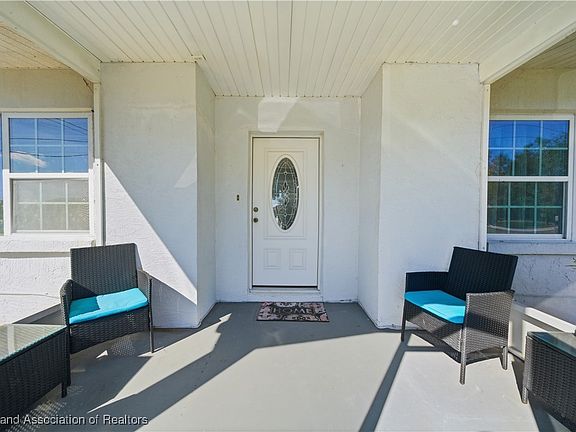 3rd image of 3510 Lakeview Dr