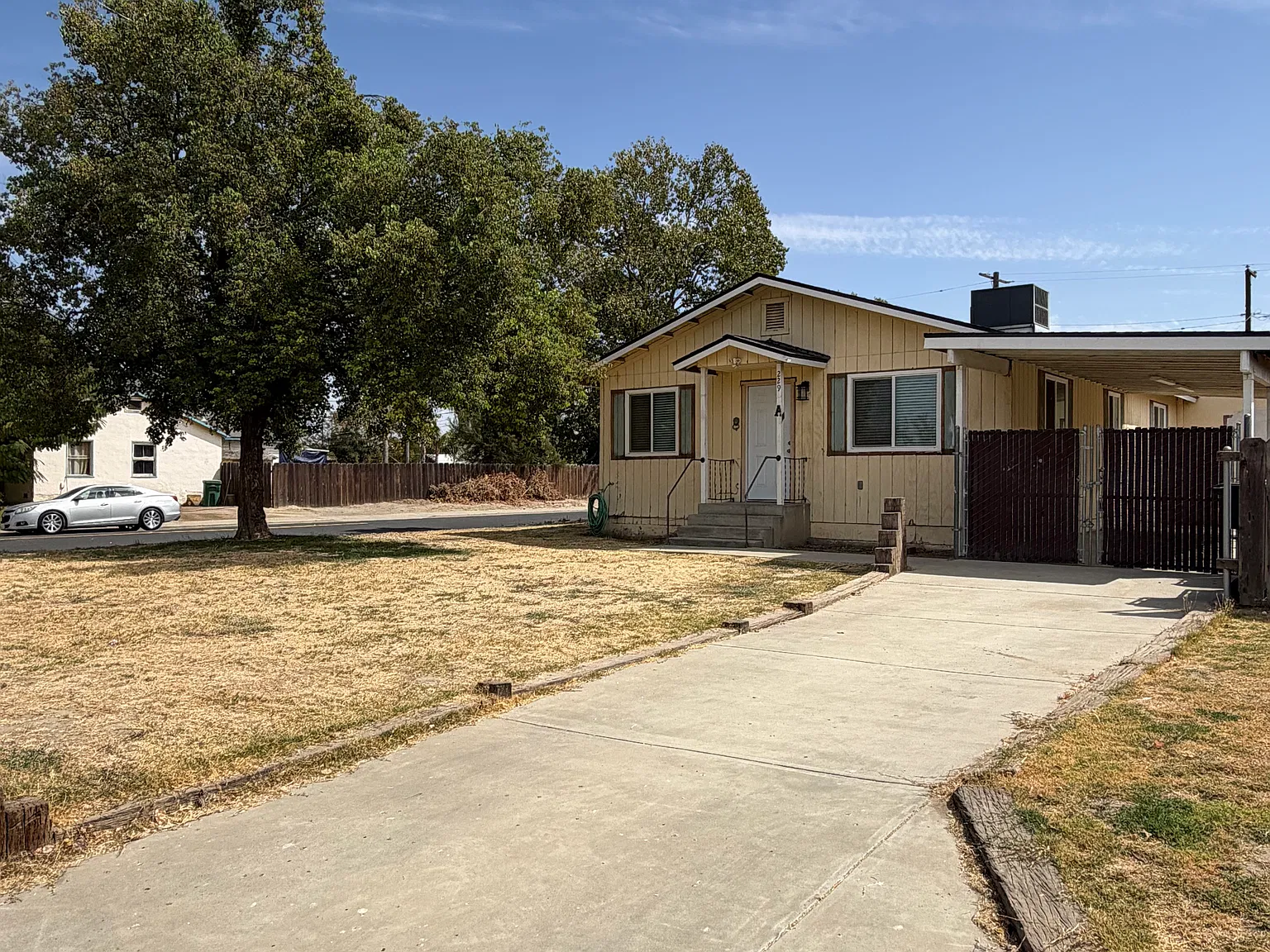 3 bed, 1066 sqft, $1,900 — Photo 2