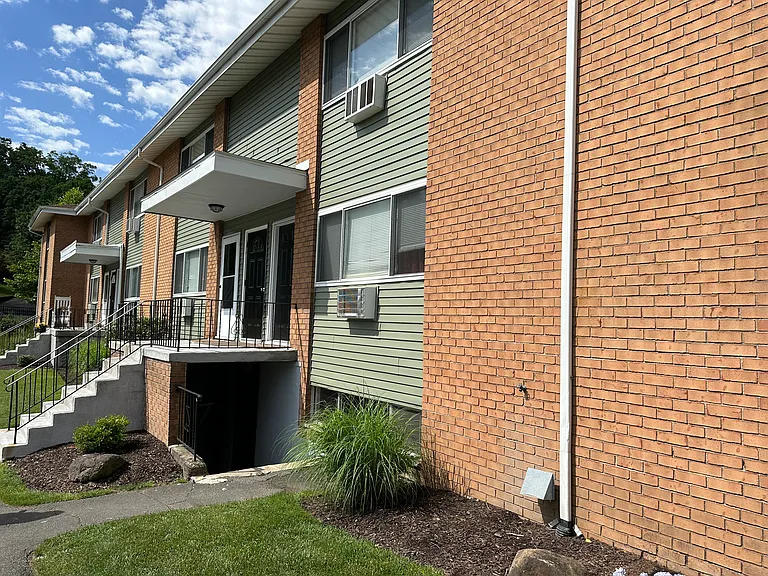 18 Waldron Ave #8D — Photo 3