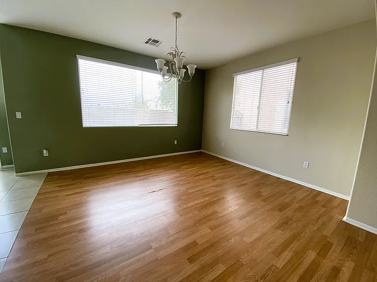 172 Flying Hills Ave — Photo 3