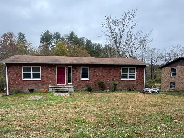 106 E Grandview Ln, Hendersonville, NC 28791