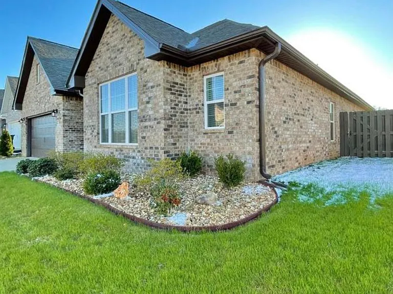 102 James Parcus Cir — Photo 4