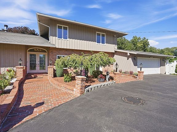 2nd image of 105 Higher Brook Dr