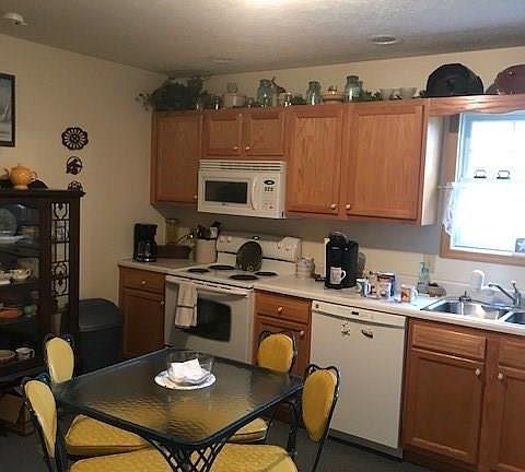 5th image of 228 Olive Ct W