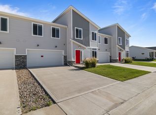 9570 Crestview Dr, West Des Moines, IA 50266