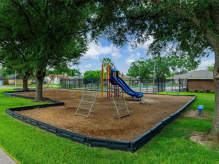 10904 Birch Dr — Photo 40