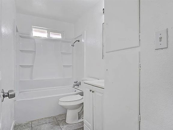 5th image of 916-918 Carson St #916