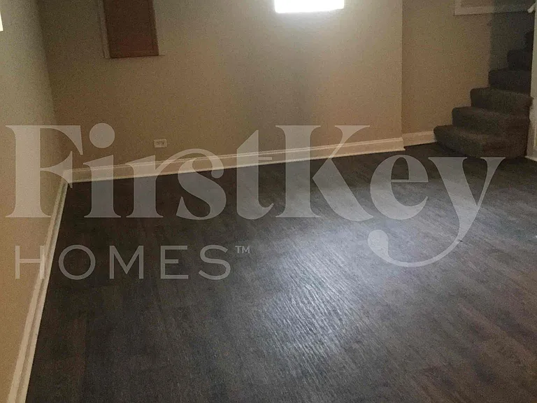 8044 S Maplewood Ave — Photo 15