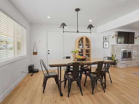 5th image of 2039 Occidental Ave