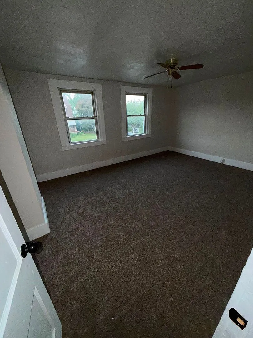 3 bed, $1,229 — Photo 2