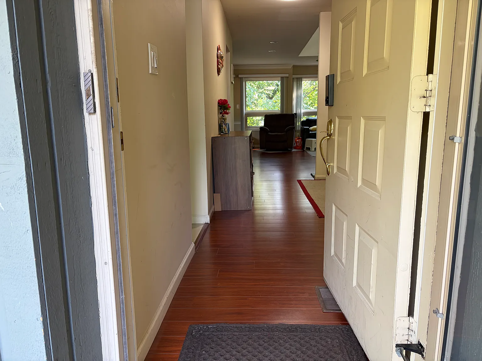 3 bed, 2.5 bath, 1898 sqft, $3,200 — Photo 3