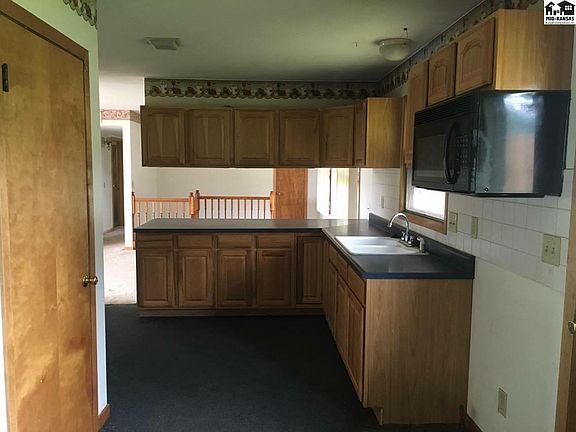 4th image of 921 Locust St