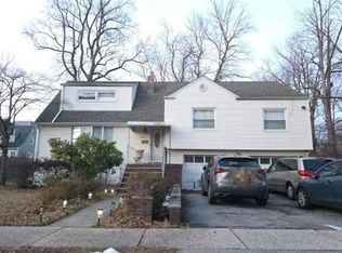 265 Stuyvesant Rd, Teaneck, NJ 07666