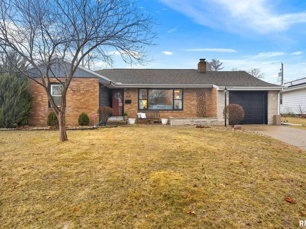 4119 N Chelsea Pl, Peoria, IL 61614