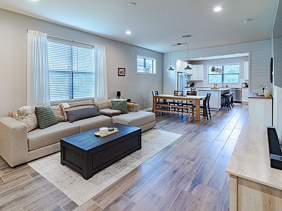 3rd image of 552 SE Monet Drive