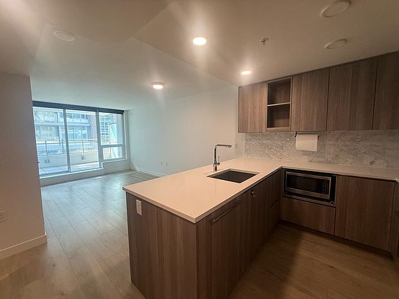 4th image of 455 SW Marine Dr #509