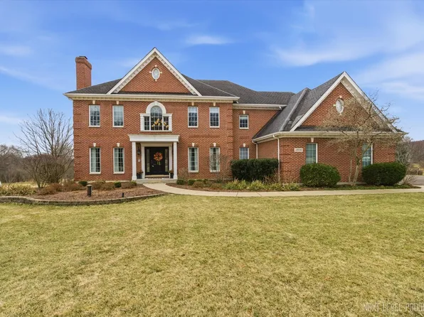 40W903 Campton Woods Dr, Elburn, IL 60119