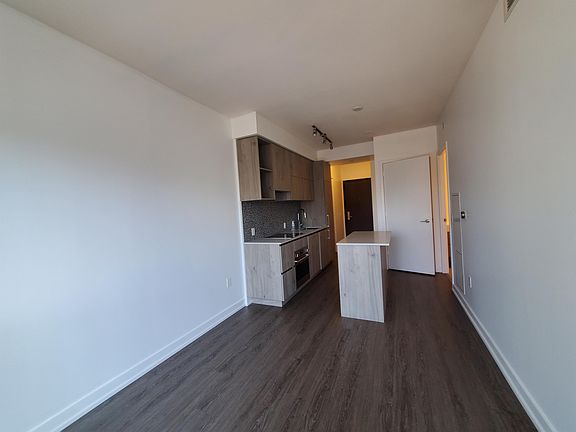 3rd image of 1 Yorkville Ave #1204