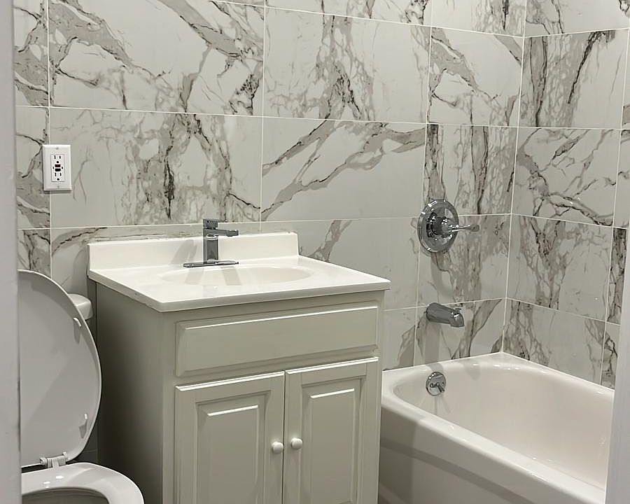 2nd image of 1310 Hoe Ave #1A