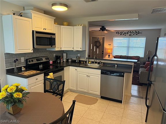 5th image of 229 Schoolside Dr
