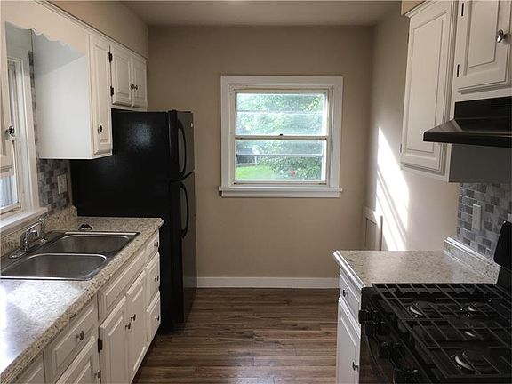 4th image of 619 Vine St