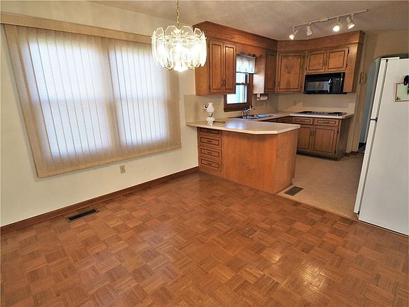 4th image of 3533 Farmfield Dr
