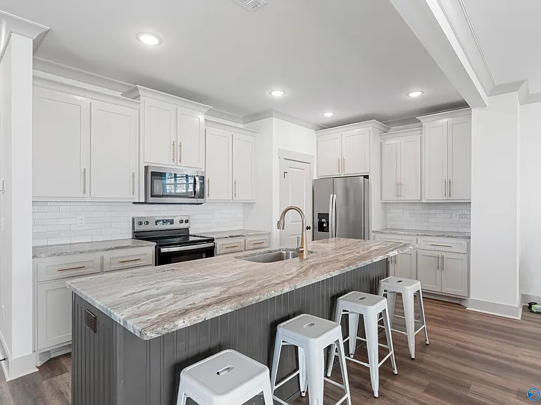 559 Farmingdale Rd — Photo 5