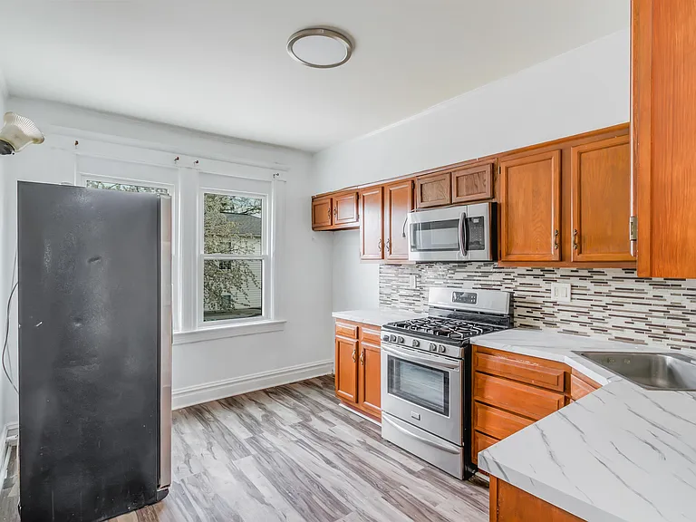 142 Humphrey Ave #2 — Photo 4