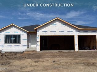 465 Wren Dr, Grand Forks, ND 58201