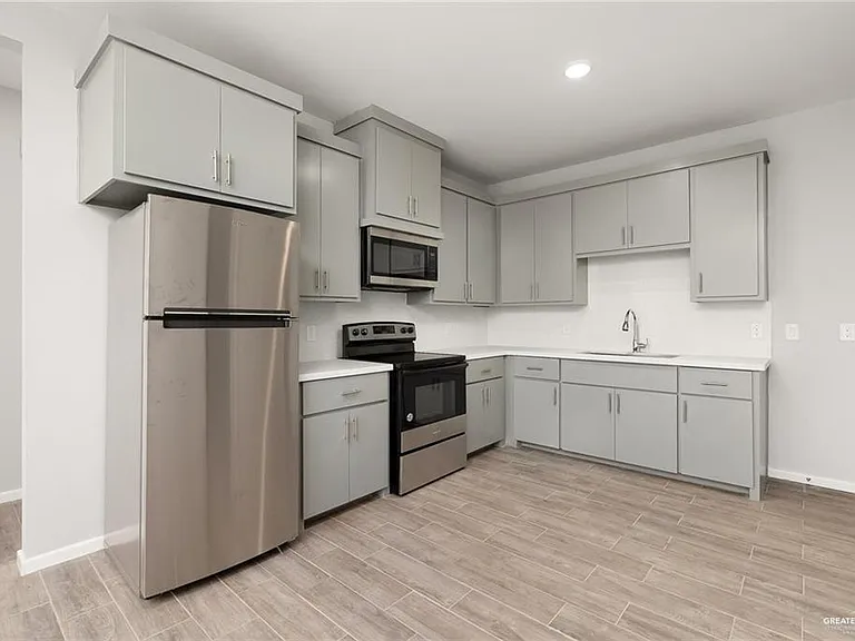 1601 W Hyatt Ave #18 — Photo 11