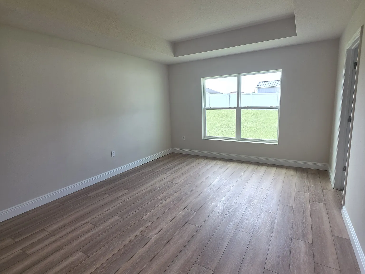 4 bed, 1856 sqft, $2,295 — Photo 4