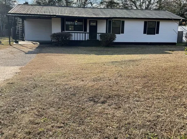 207 Smart Rd, Troy, AL 36079