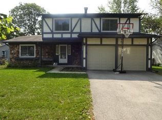 2401 N Crescent Ln, Aurora, IL 60504