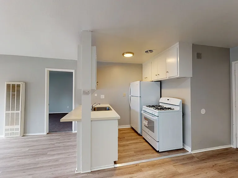 7036 MacArthur Blvd — Photo 40