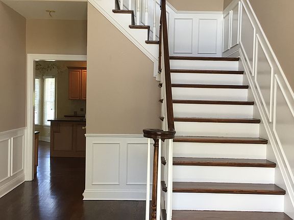 4th image of 8 Rolling Wood Ct
