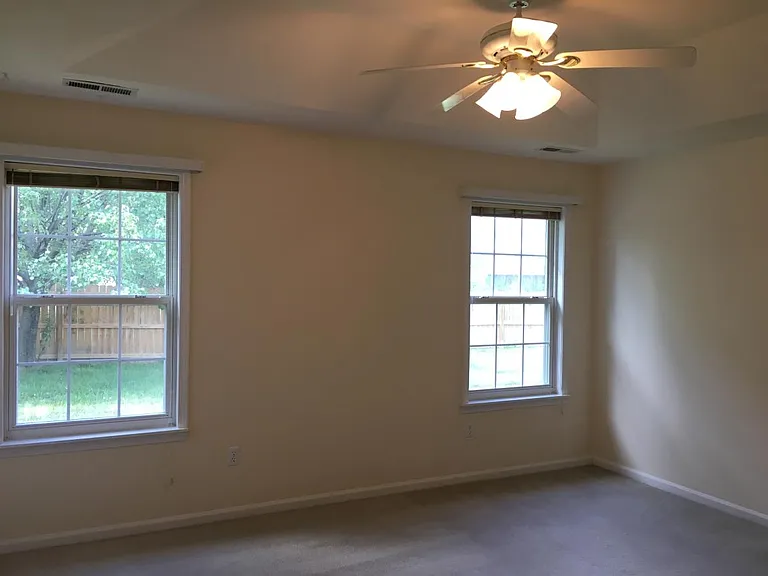 4805 Castlewood Ct — Photo 11