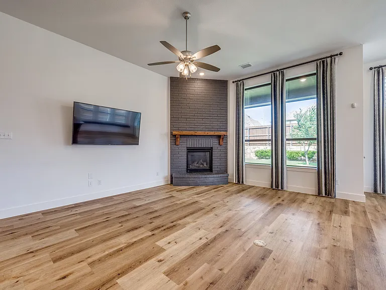 914 Songbird Ln — Photo 5