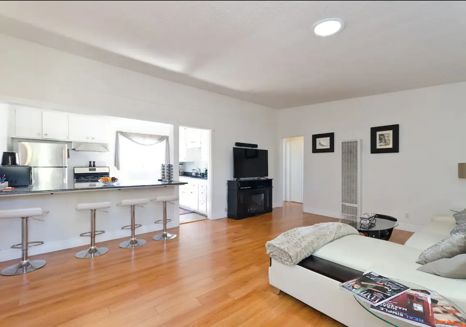 Sleek, Modern 2-bed/2-bath Oasis in WeHo with Parking — Photo 2