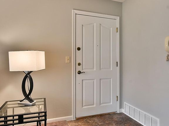 3rd image of 12749 Woodcrest Plz