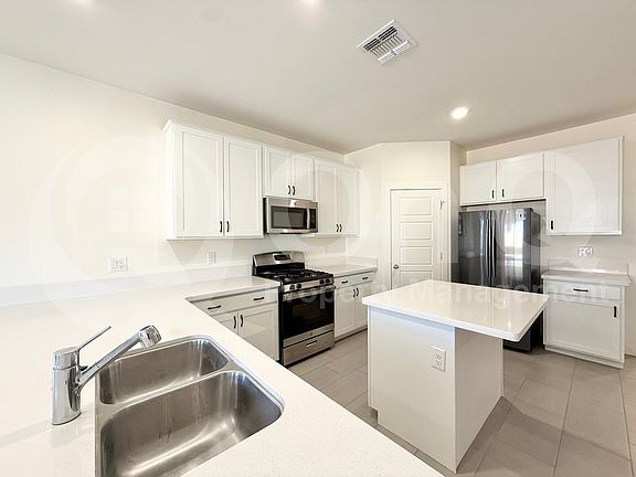 3rd image of 724 E Ruby Dr