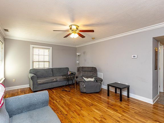 4th image of 1057 Merrick Dr