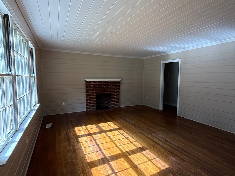 610 N McLemore Ave — Photo 7
